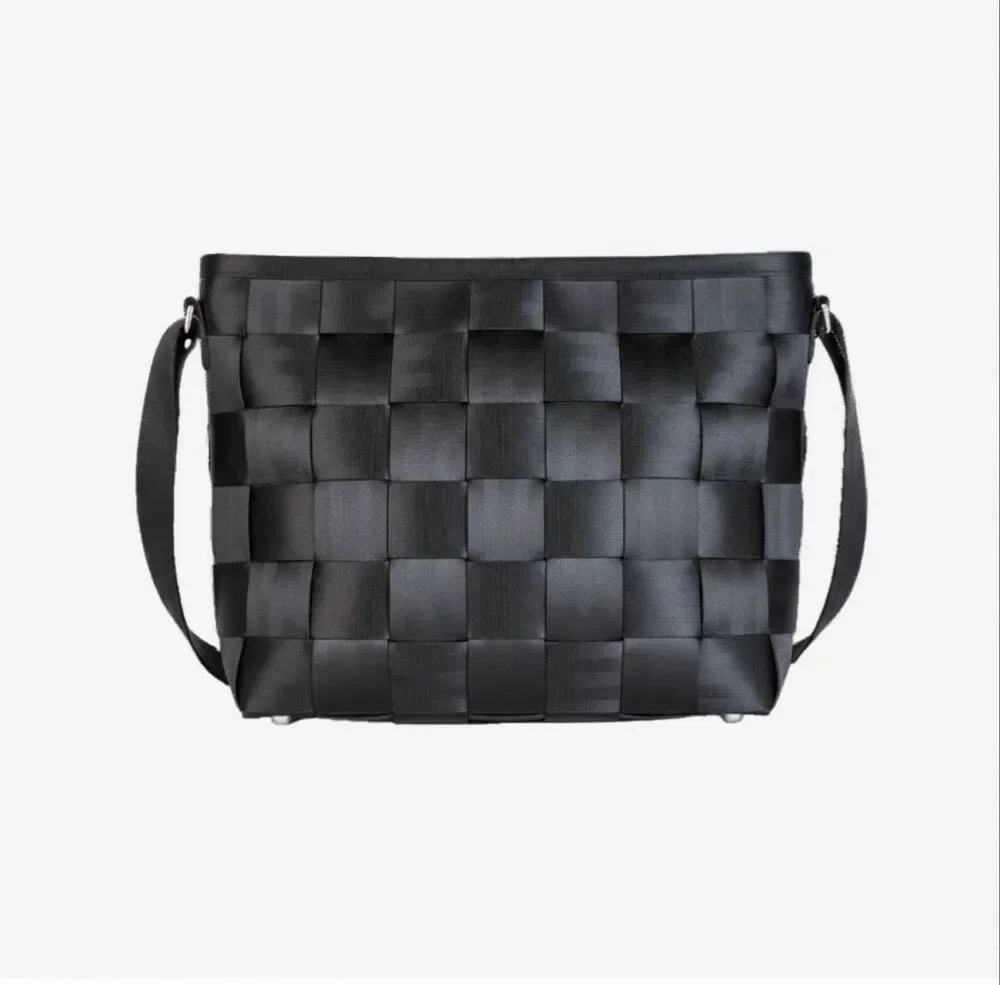 HARVEYS Black Executive Messenger Seatbelt Bag